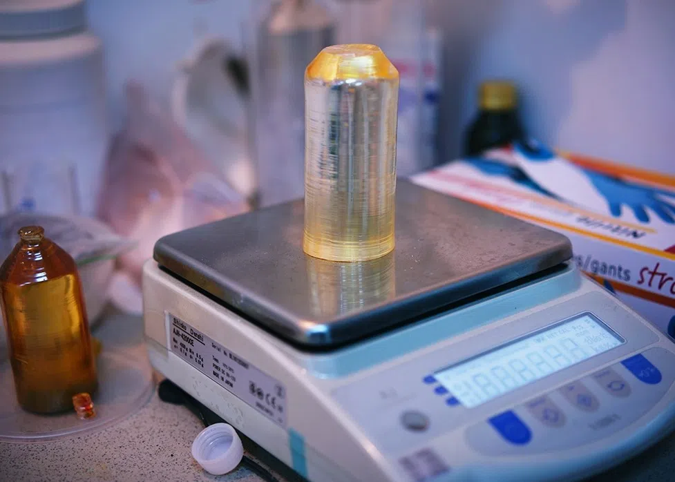 FIRST COMMERCIAL CRYSTAL OF CADMIUM TUNGSTATE ACCELERATED MARKET PENETRATION 